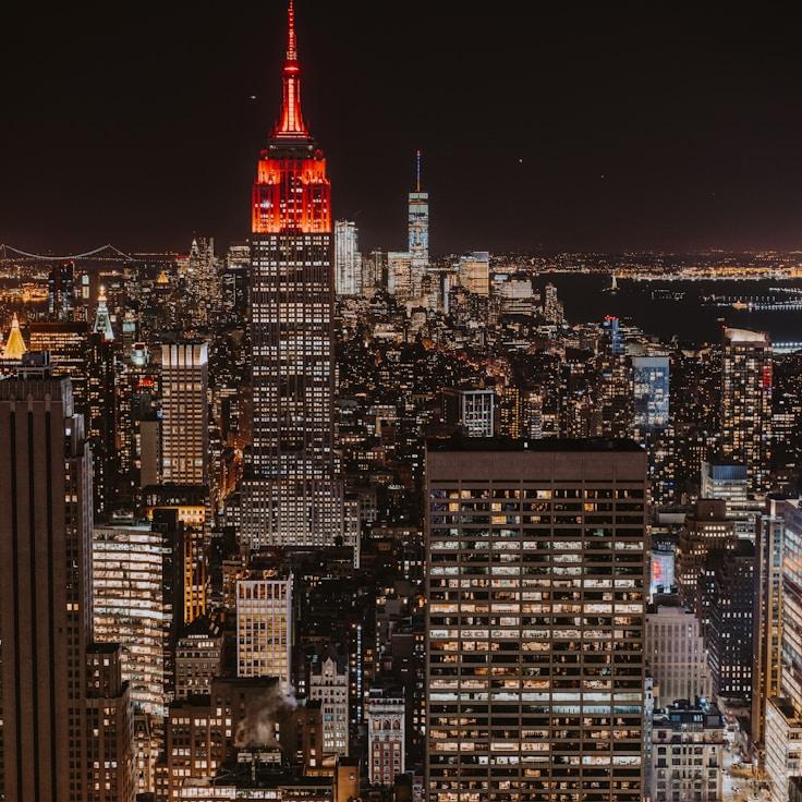 Parents evaluating schools in Germany